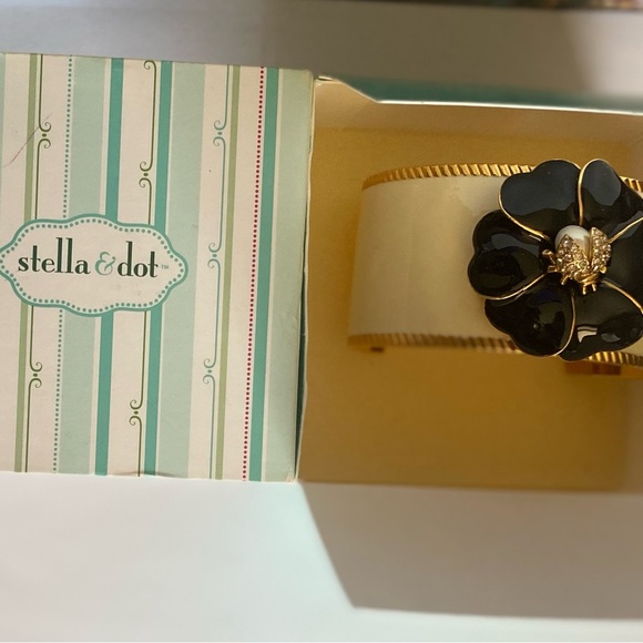 Retired STELLA&DOT Enamel Cream Black Faux Pearl Gold Tone Bangle Bracel… - Picture 2 of 15